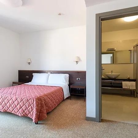 Hotel Del Rosmunda 3*
